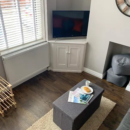 The Kensingston - Quaint Victorian With Free Parking