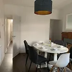 The Kensingston - Quaint Victorian With Free Parking Apartment