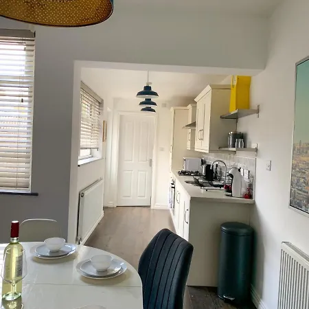 The Kensingston - Quaint Victorian With Free Parking *