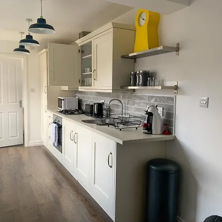 The Kensingston - Quaint Victorian With Free Parking Apartmán *