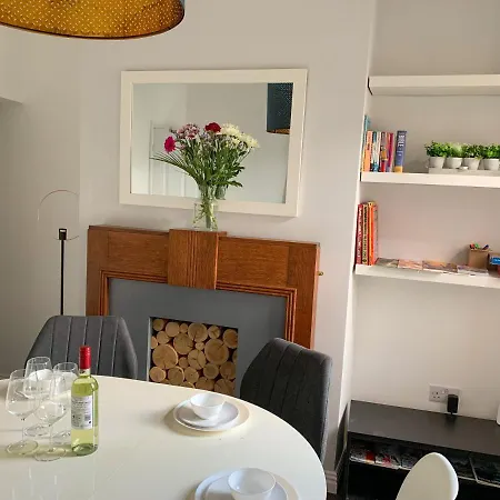 The Kensingston - Quaint Victorian With Free Parking Apartmán *