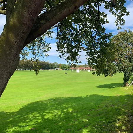 The Kensingston - Quaint Victorian With Free Parking *