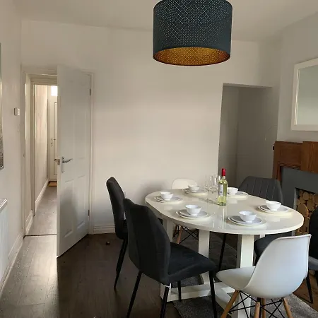 The Kensingston - Quaint Victorian With Free Parking Apartman