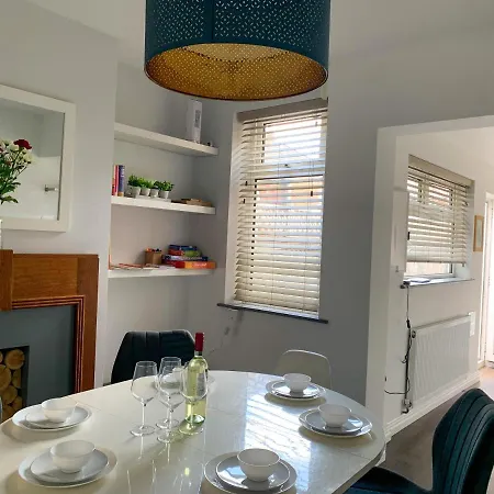 The Kensingston - Quaint Victorian With Free Parking Apartman *